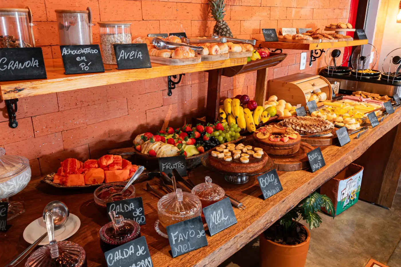Café da manhã com sabores locais