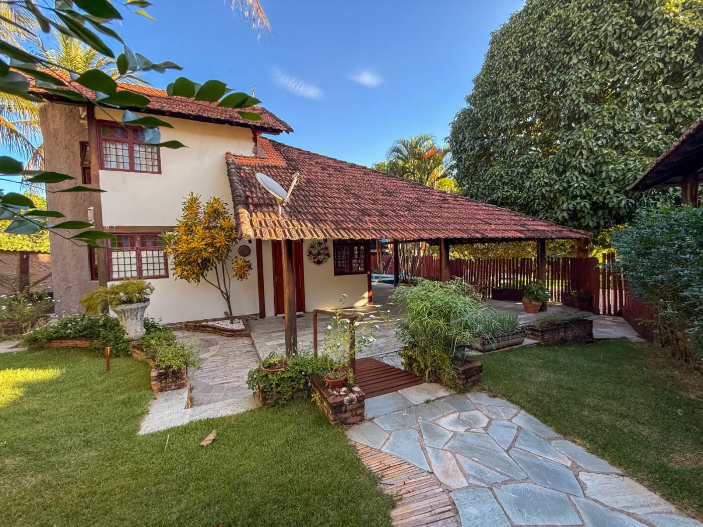 Jardim e arquitetura acolhedora em Pirenópolis